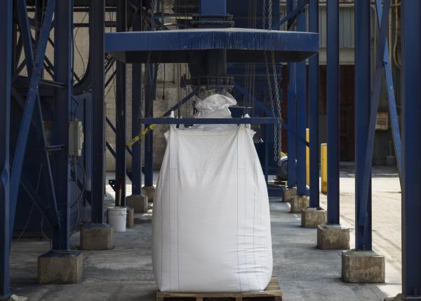 Close Up Sack under Spout EMC